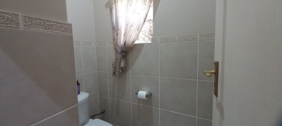3 Bedroom Property for Sale in Roosheuwel North West